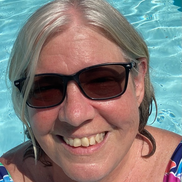 Meet your Posher, Sandi - Picture 3 of 3